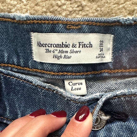 Abercrombie & Fitch The 4” Mom Short High Rise Denim Classic Cut Off Women’s 32 - Picture 6 of 6